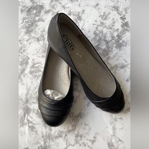 SOLD New Cliffs By White Mountain Women’s Clara Flats Shoes Black Size 7.5W